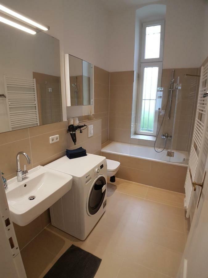 Lang Re By Rockchair Apartments L Superhost Status L 2 Bedrooms Boxspringbeds In City Center - Cozy Family & Business Flair Welcomes You! Berlin Luaran gambar
